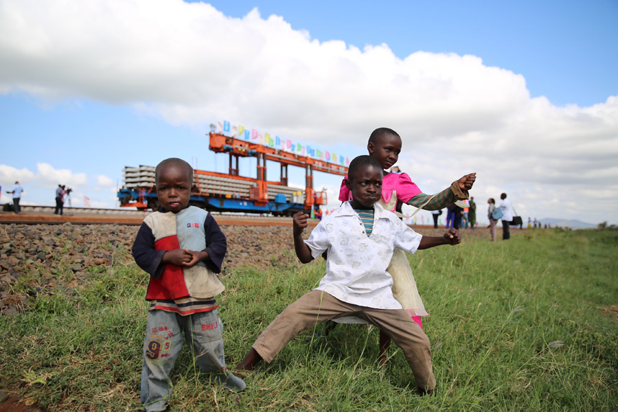 Kids in Africa show Chinese kung fu