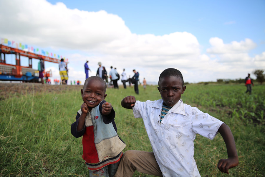 Kids in Africa show Chinese kung fu