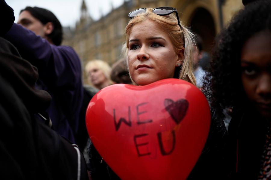 London protesters reject Brexit, stand with EU