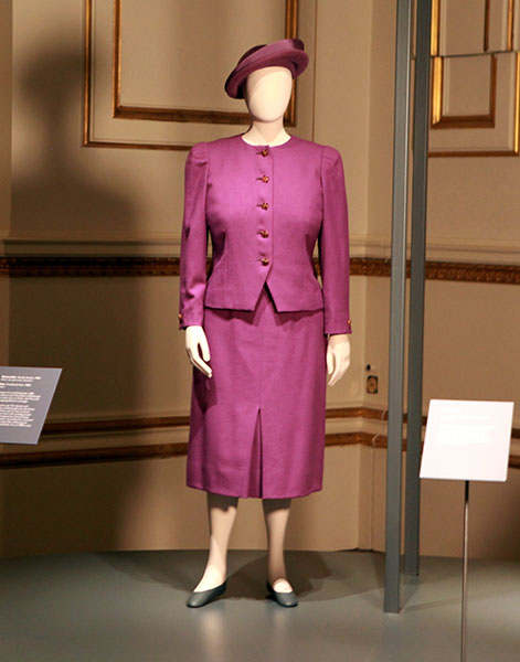 Display of queen's wardrobe includes outfit she wore at Great Wall in 1986