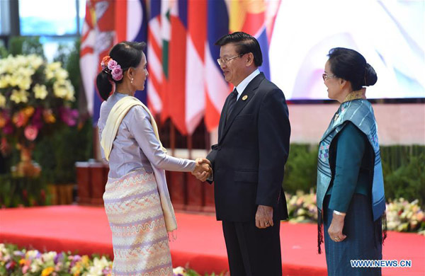 ASEAN summits kick off in Laos, focusing on building dynamic community