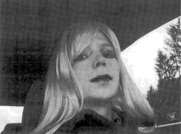 Obama shortens sentence of Manning, who gave secrets to WikiLeaks