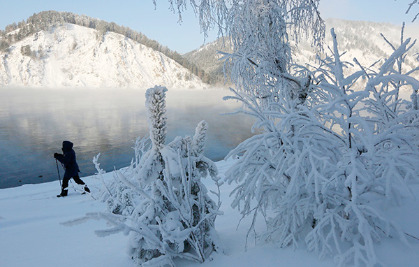 Four-year-old treks miles of wolf-packed snowfield to save grandma