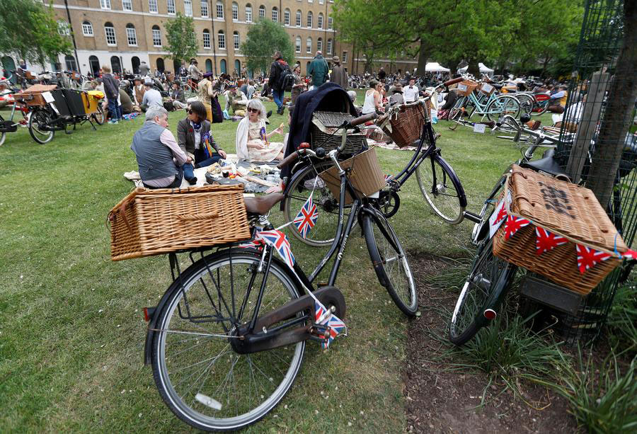 Hundreds of cyclists ride through The Tweed Run in London