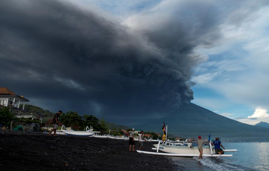 Indonesia raises alert to highest level 4 on Bali volcano