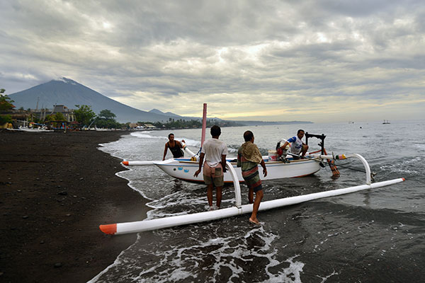 Volcano eruption in Bali a blow to tourism