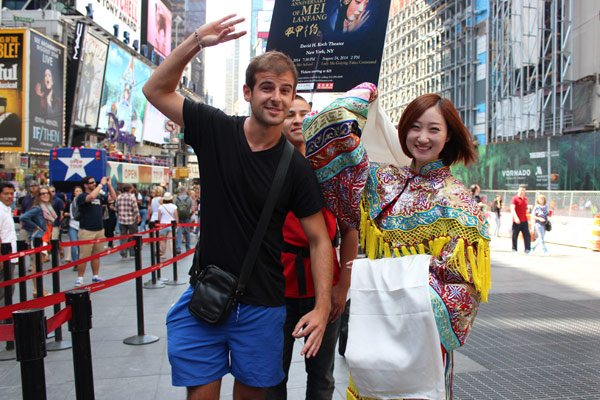 Performance in Times Square to commemorate Beijing Opera legend