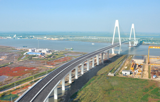 遼河大橋建成通車