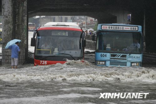 南方十省區(qū)遭遇今年入汛以來(lái)最大暴雨襲擊(組圖)