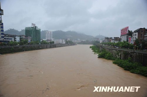 南方十省區(qū)遭遇今年入汛以來最大暴雨襲擊(組圖)