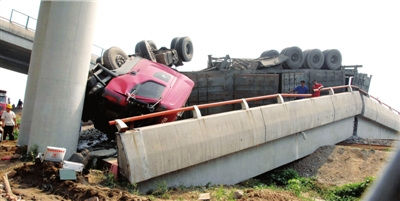 津晉高速坍塌致6死 事故路段通車不滿5年(圖)