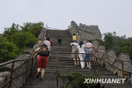 北京八達(dá)嶺殘長(zhǎng)城“除險(xiǎn)加固”工程竣工[組圖]