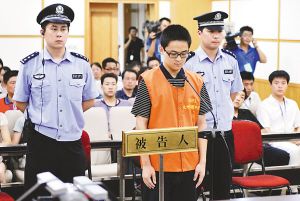 網友搜出照片稱杭州飆車案被告以替身出庭(圖)