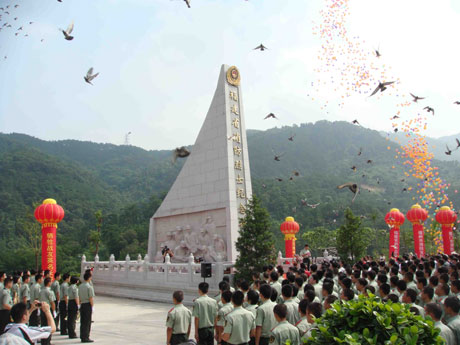 全國(guó)首座消防烈士紀(jì)念碑在福州落成[組圖]