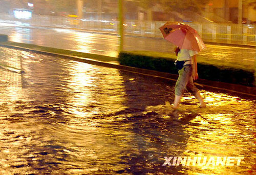 特大暴雨襲擊京城[組圖]