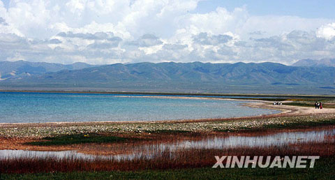 多彩的青海湖[圖]