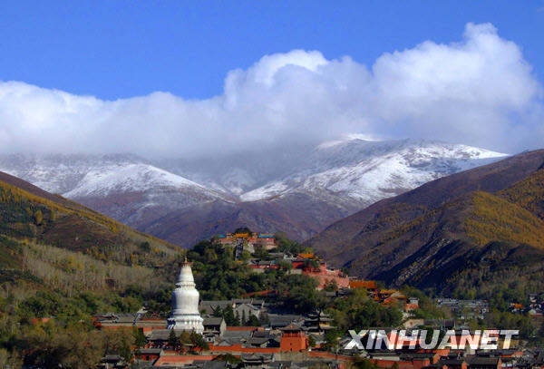 山西五臺山迎來今年第一場秋雪